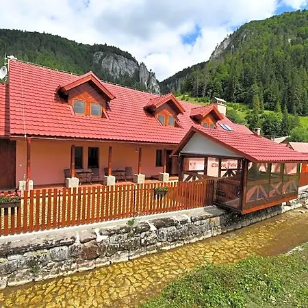 Pelc Lodge *