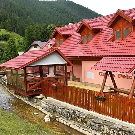 Pelc Lodge Stratena