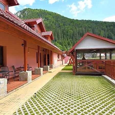 Pelc Lodge *